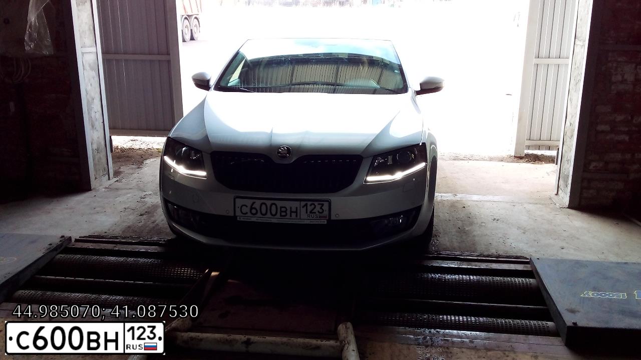 Фото автомобиля LADA 2115 SAMARA, 2011 — госномер В288МУ123. Цвет: СВЕТЛО-СЕРЕБРИСТЫЙ МЕТАЛЛ