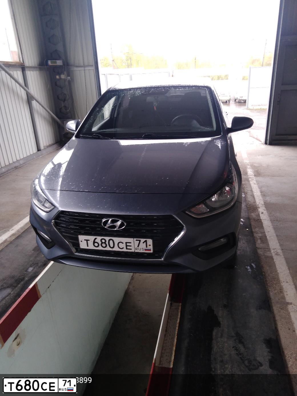 Фото автомобиля HYUNDAI SOLARIS, 2017 — госномер Т680СЕ71. Цвет: СЕРЫЙ