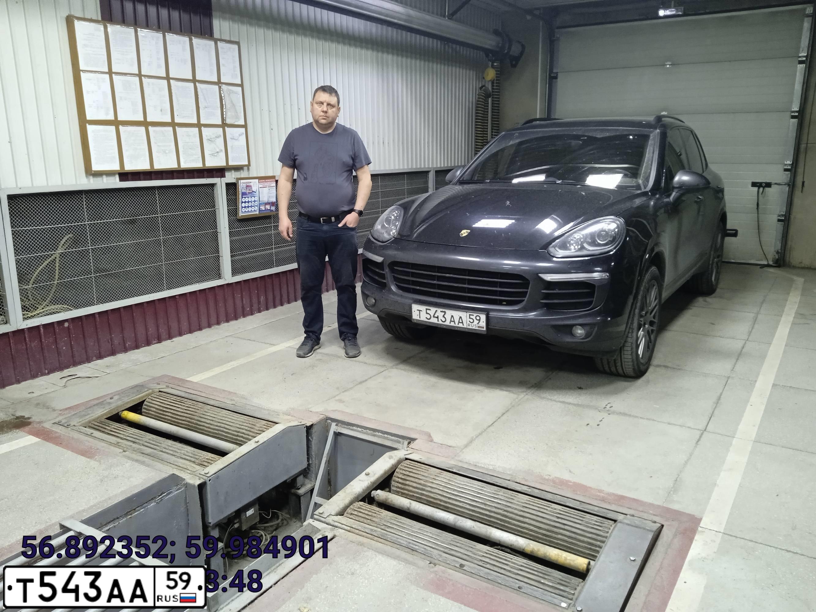 Фото автомобиля PORSCHE CAYENNE, 2010 — госномер Т543АА59. Цвет: ЧЕРНЫЙ
