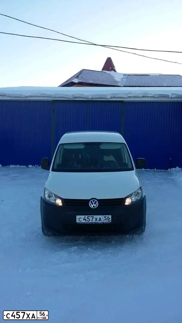Фото автомобиля VOLKSWAGEN CADDY, 2010 — госномер С457ХА56. Цвет: Белый