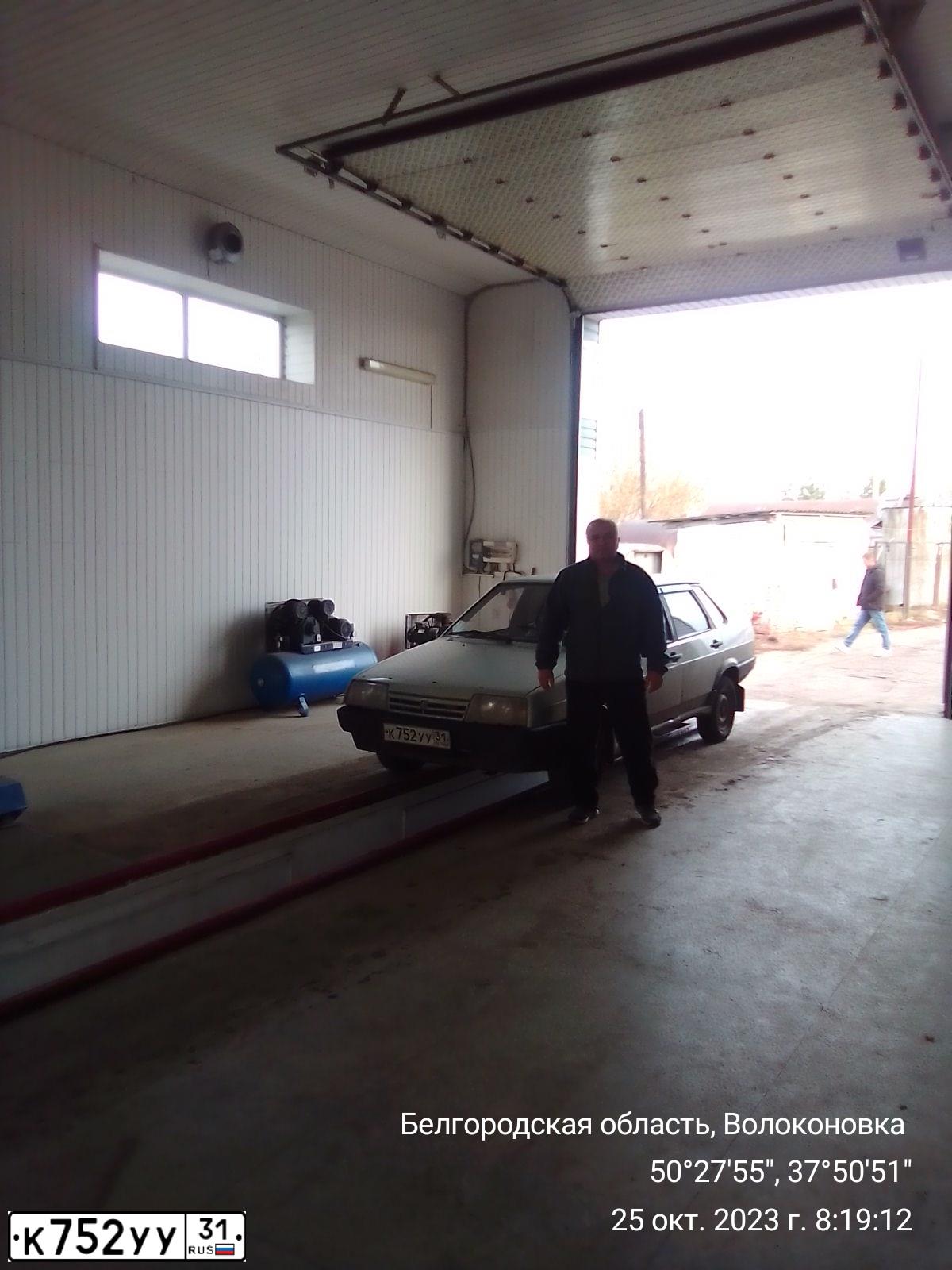 Фото автомобиля LADA 2109 SAMARA, 2002 — госномер К752УУ31. Цвет: СЕРЕБРИСТЫЙ ЖЕЛТО-ЗЕЛЕНЫЙ