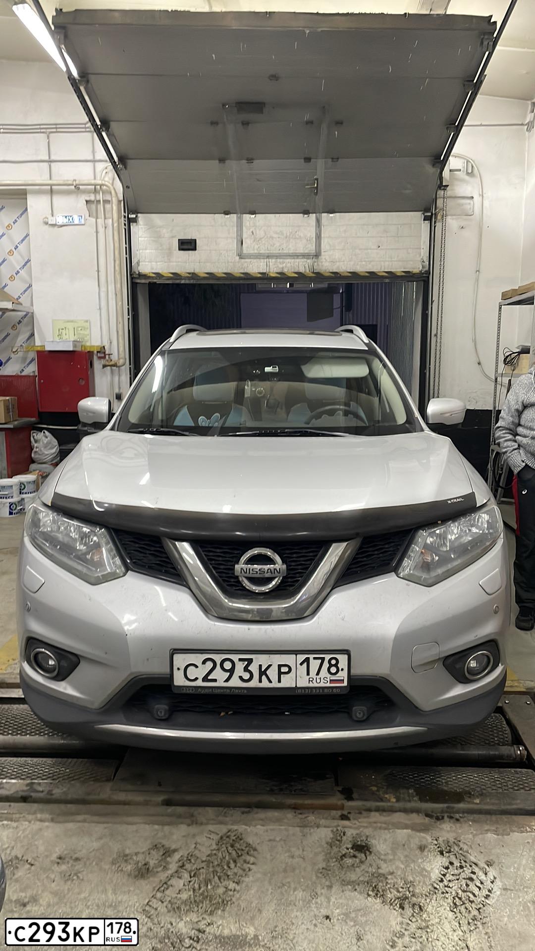 Фото автомобиля NISSAN X-TRAIL, 2015 — госномер С293КР178. Цвет: СЕРЕБРИСТЫЙ