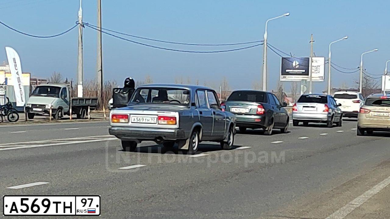 Фото автомобиля KIA SPORTAGE, 2004 — госномер М044СХ134. Цвет: Серебристый