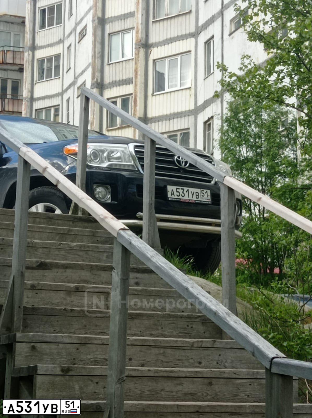 Фото автомобиля TOYOTA LANDCRUISER 200, 2015 — госномер Т610КТ178. Цвет: ЧЕРНЫЙ