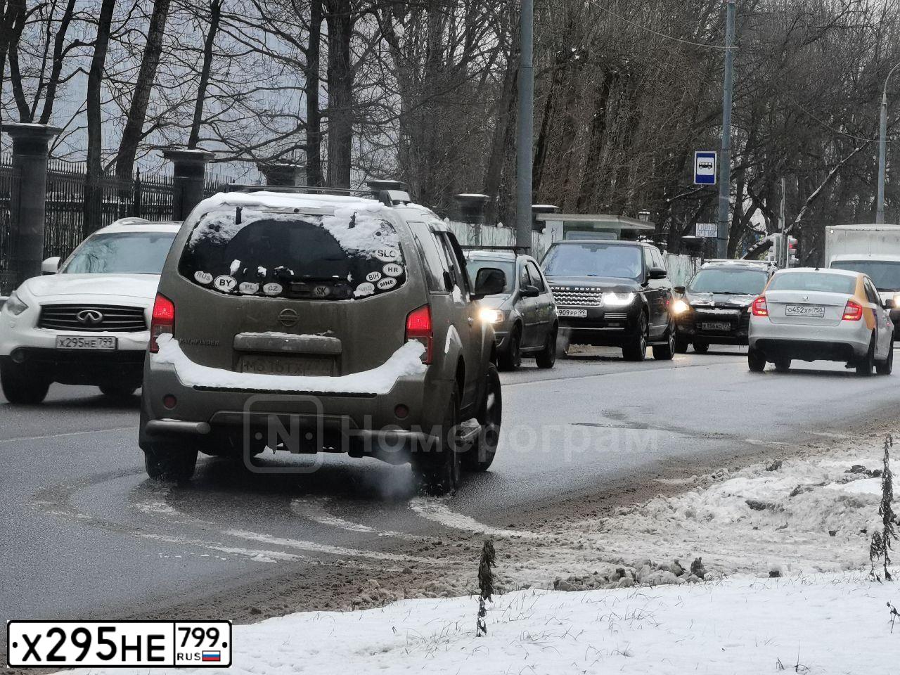 Фото автомобиля INFINITI QX70 /FX/, 2013 — госномер М317АУ777. Цвет: Белый
