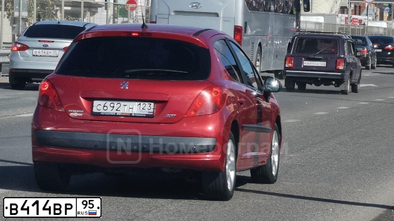 Фото автомобиля FORD FOCUS, 2012 — госномер А825СМ197. Цвет: Серебристый