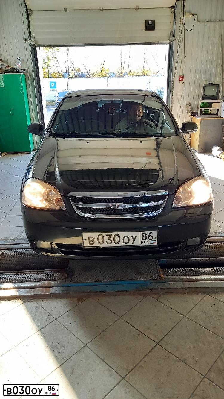 Фото автомобиля CHEVROLET LACETTI, 2006 — госномер В030ОУ86. Цвет: ЧЕРНЫЙ