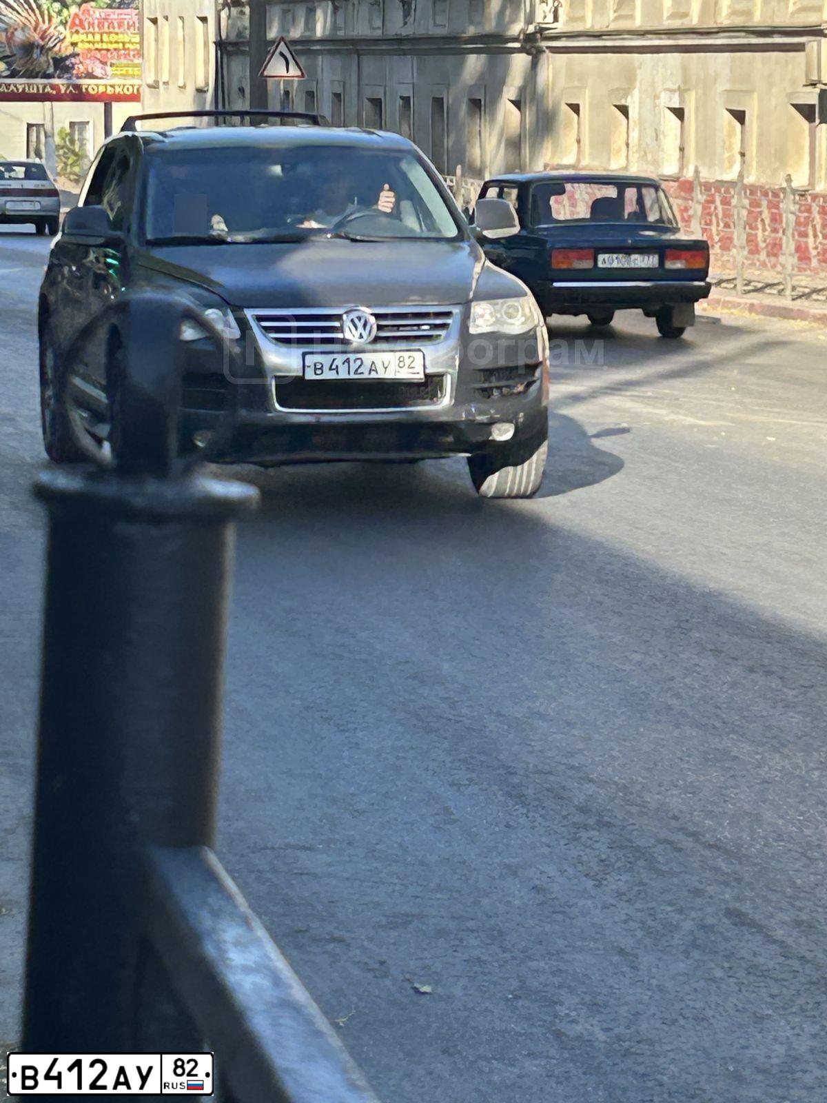 Фото автомобиля VOLKSWAGEN TOUAREG, 2007 — госномер Е501ЕН178. Цвет: ТЕМНО-СЕРЫЙ