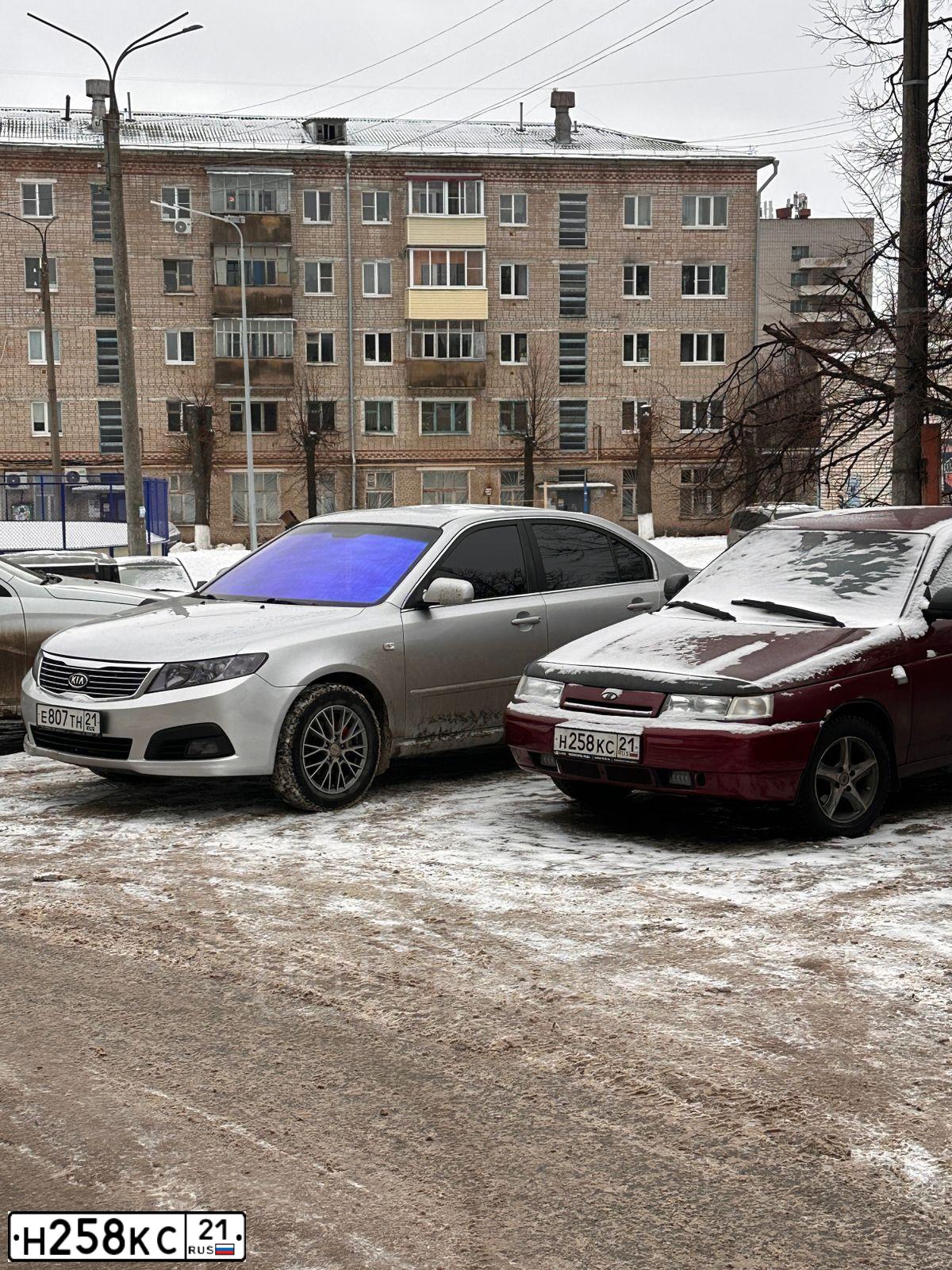 Фото автомобиля LADA 2112, 2005 — госномер Н258КС21. Цвет: МАЛИНОВЫЙ
