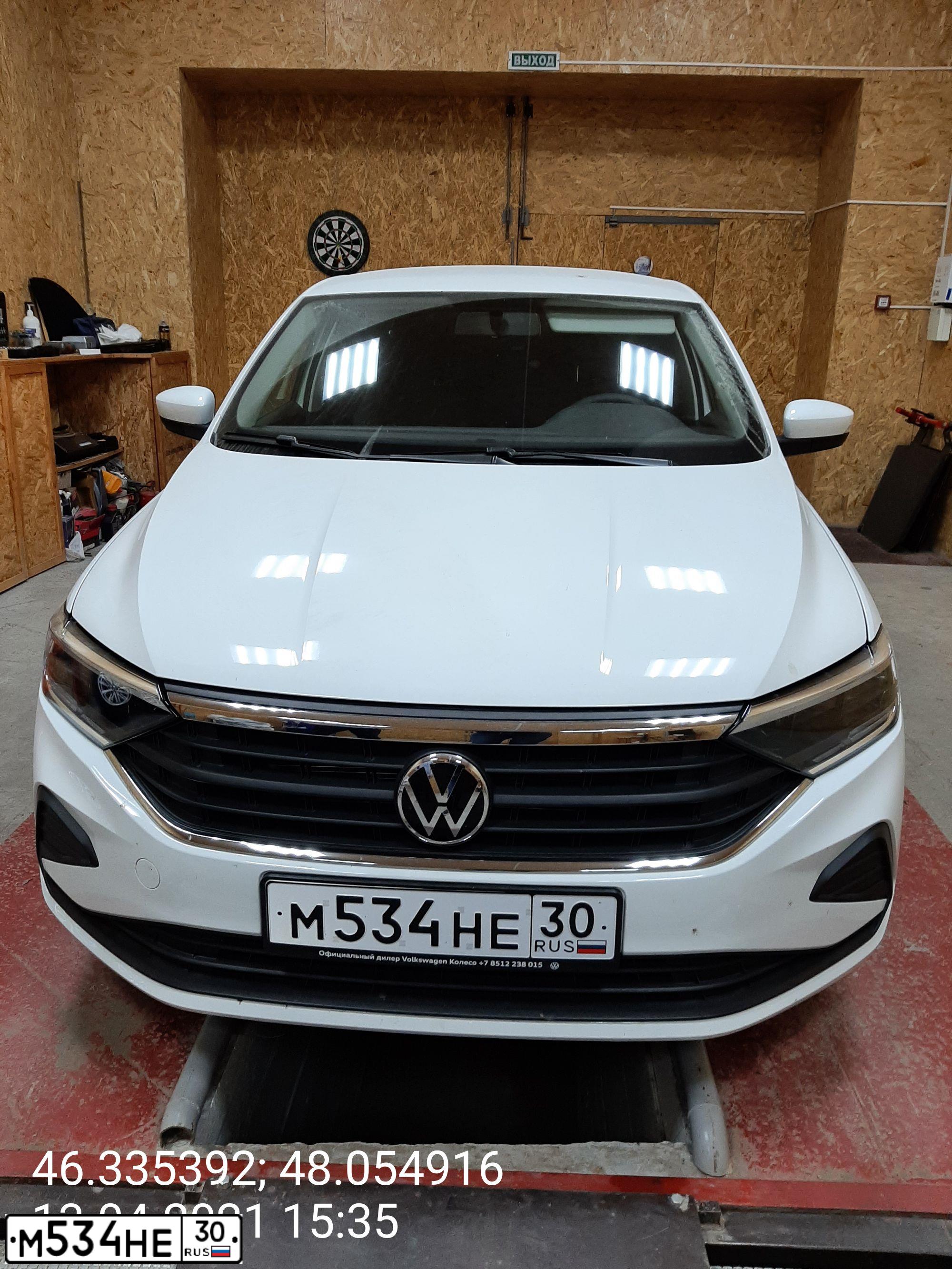 Фото автомобиля VOLKSWAGEN POLO, 2020 — госномер М534НЕ30. Цвет: Белый