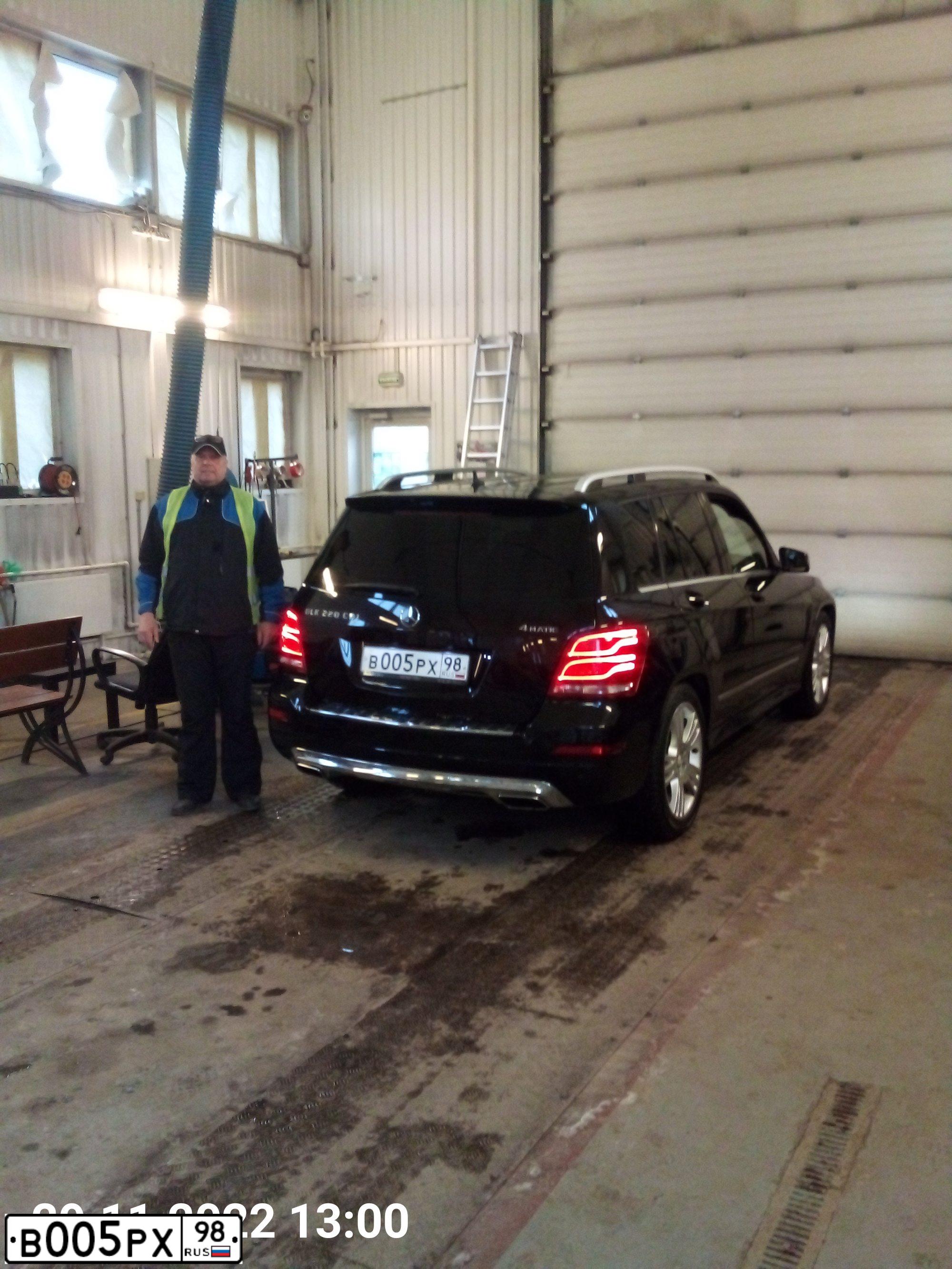 Фото автомобиля SKODA OCTAVIA, 2012 — госномер В005РХ98. Цвет: ЧЕРНЫЙ