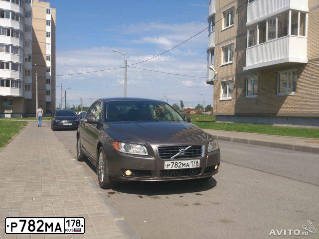 Фото автомобиля VOLVO S80, 2007 — госномер О800ЕТ60. Цвет: СЕРЫЙ