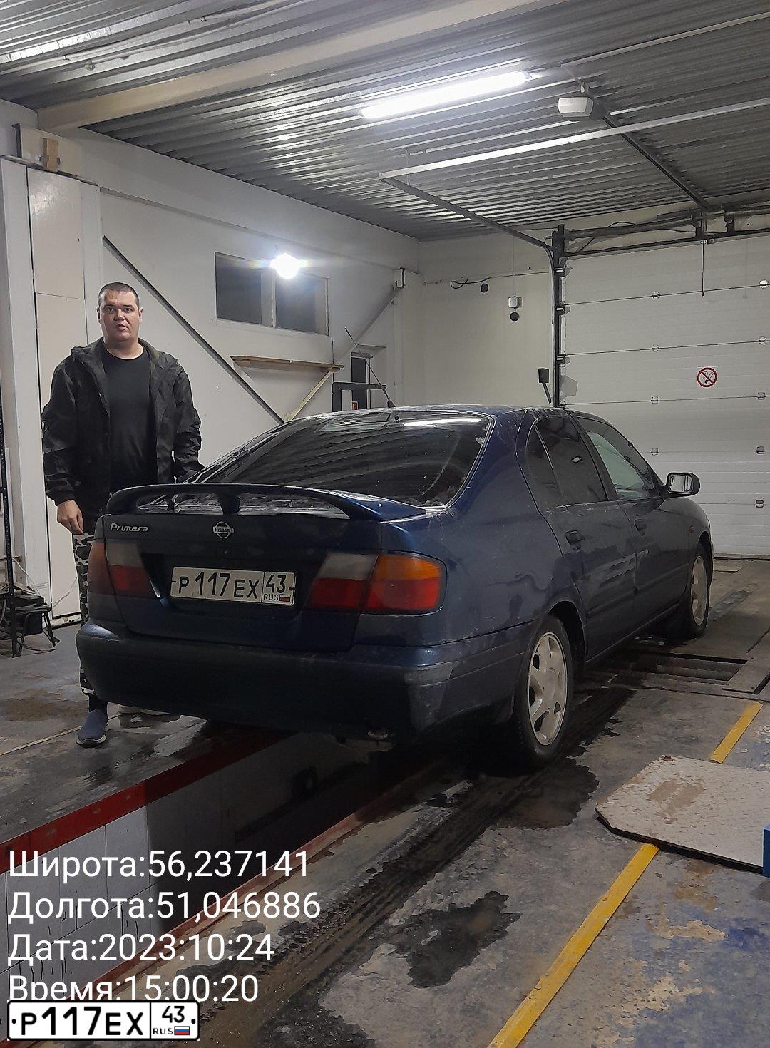 Фото автомобиля NISSAN PRIMERA, 1998 — госномер Р117ЕХ43. Цвет: синий