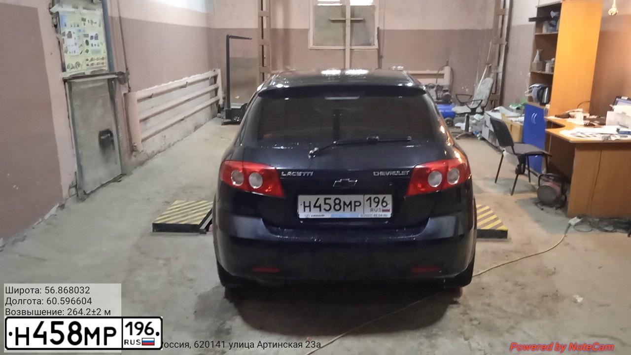 Фото автомобиля CHEVROLET LACETTI, 2006 — госномер Н458МР196. Цвет: ЧЕРНЫЙ