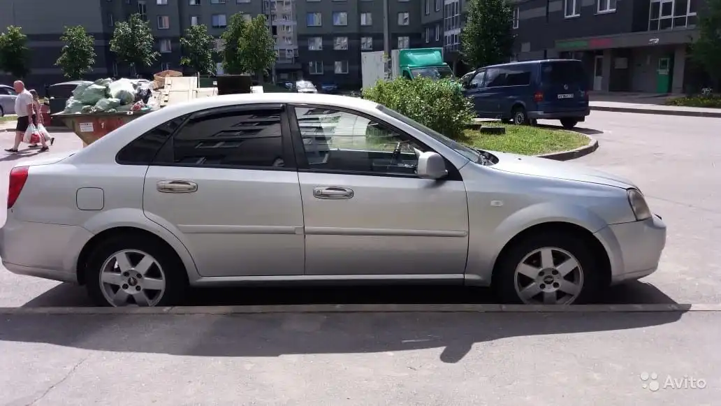 Фото автомобиля CHEVROLET LACETTI, 2010 — госномер Р777ВК190. Цвет: СЕРЕБРИСТЫЙ