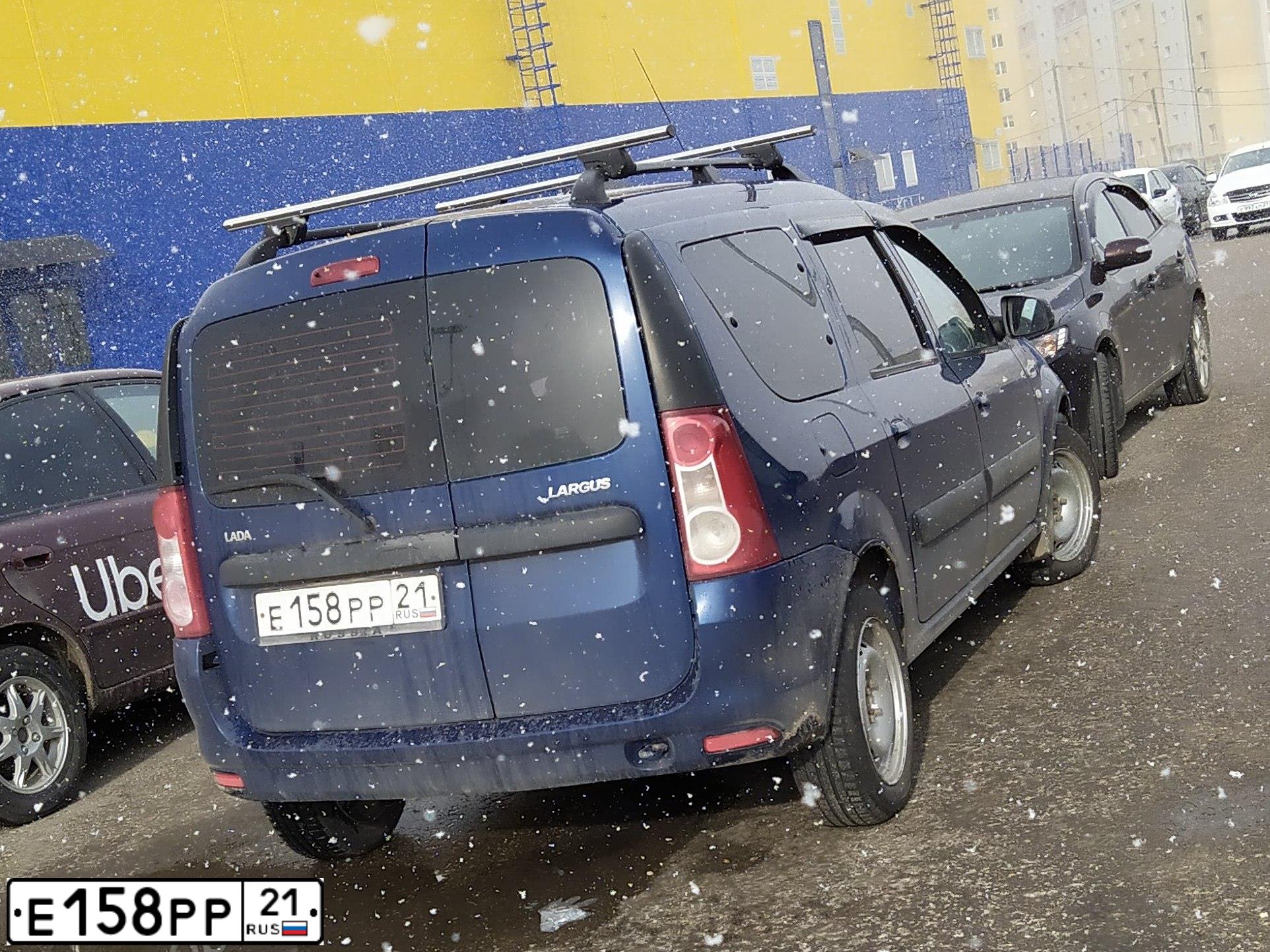 Фото автомобиля LADA LARGUS, 2015 — госномер Е158РР21. Цвет: синий