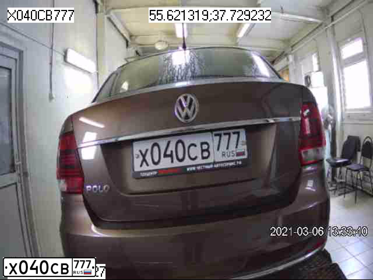 Фото автомобиля VOLKSWAGEN POLO, 2016 — госномер Х040СВ777. Цвет: КОРИЧНЕВ.