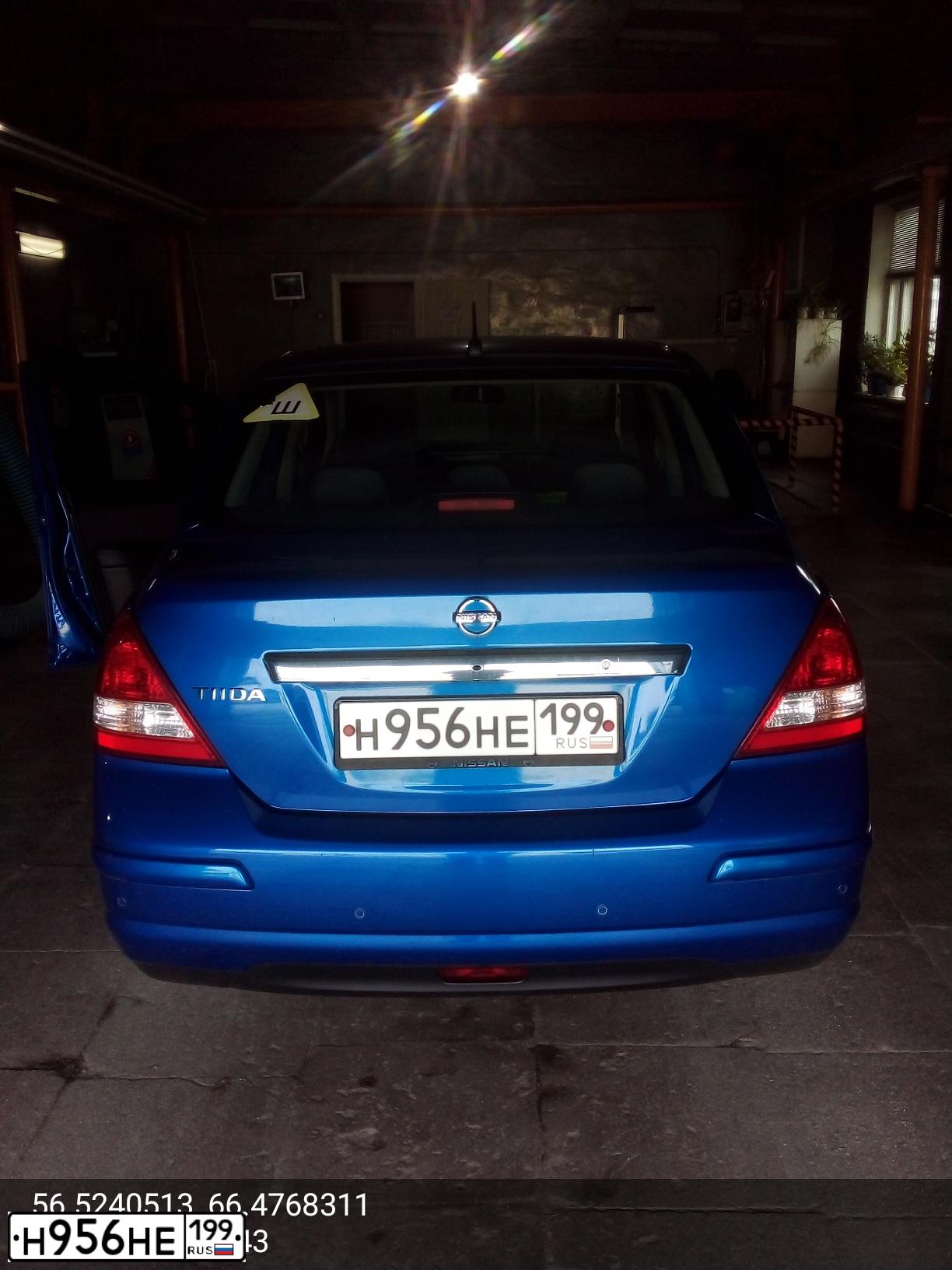 Фото автомобиля NISSAN TIIDA, 2008 — госномер Р503ВС774. Цвет: ЯРКО-СИНИЙ