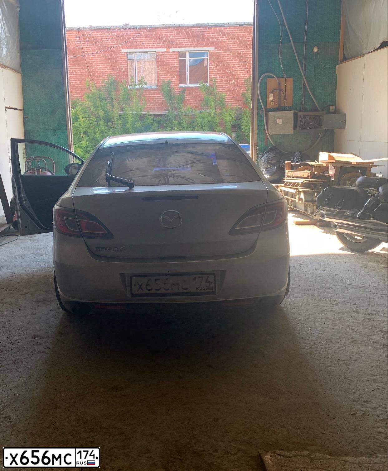 Фото автомобиля MAZDA 6, 2008 — госномер Р570АЕ196. Цвет: СЕРЕБРИСТЫЙ
