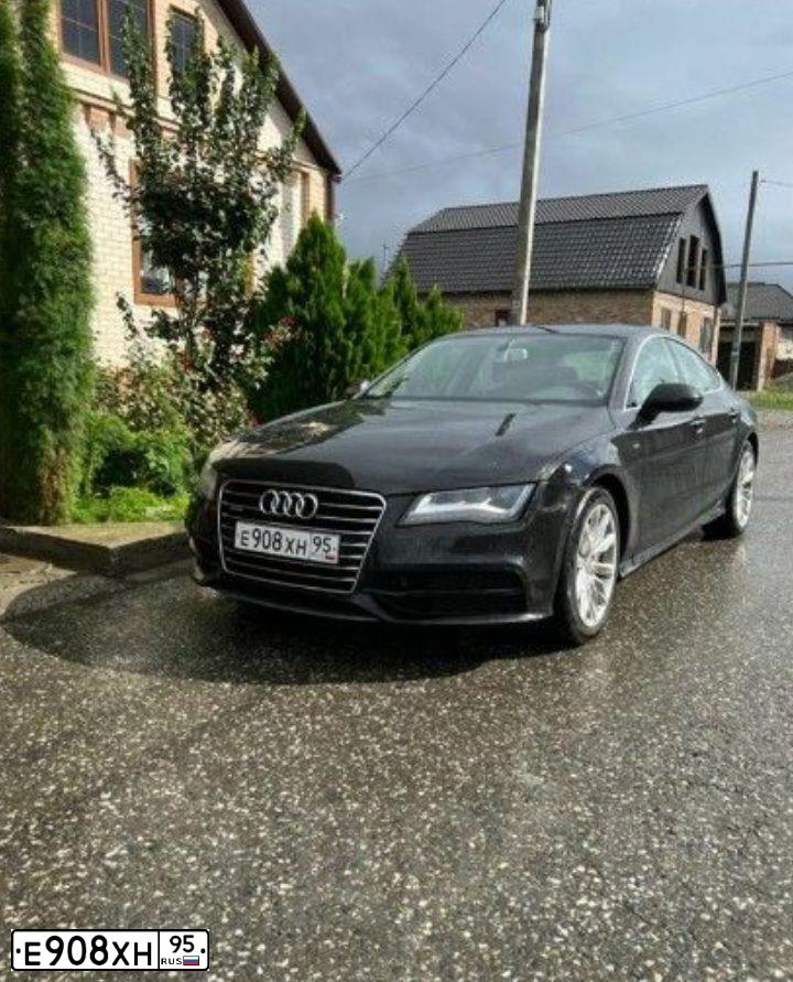 Фото автомобиля AUDI A7, 2011 — госномер Р682ОМ32. Цвет: ЧЕРНЫЙ
