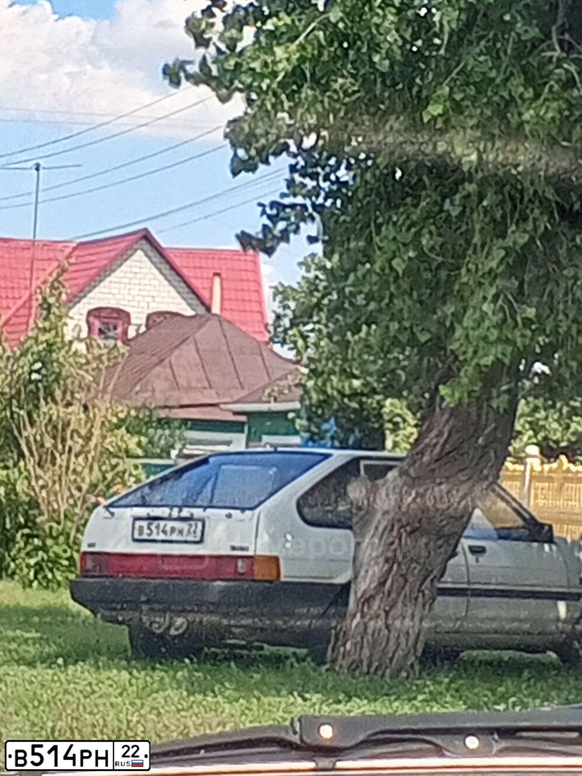 Фото автомобиля LADA 2112, 2003 — госномер В514РН22. Цвет: ЗОЛОТИСТО-СЕРЫЙ