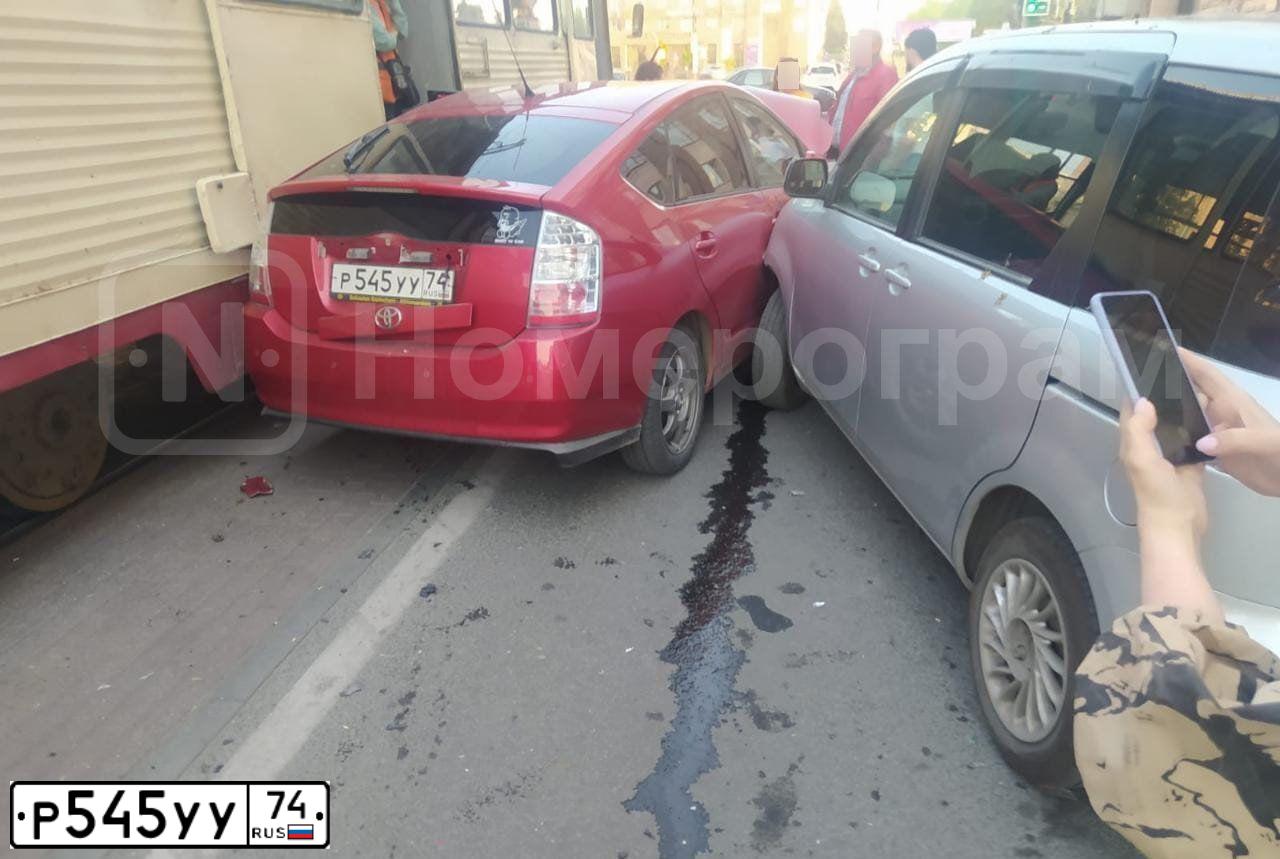 Фото автомобиля TOYOTA PRIUS, 2008 — госномер Р317МТ193. Цвет: БЕЛЫЙ