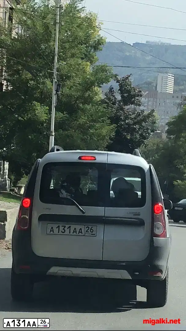 Фото автомобиля LADA LARGUS, 2013 — госномер В705ХО126. Цвет: СЕРЕБРИСТЫЙ
