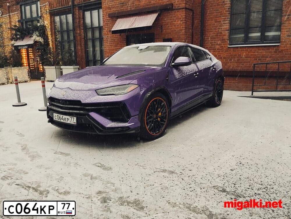 Фото автомобиля INFINITI QX70 /FX/, 2008 — госномер В732СВ750. Цвет: Серый