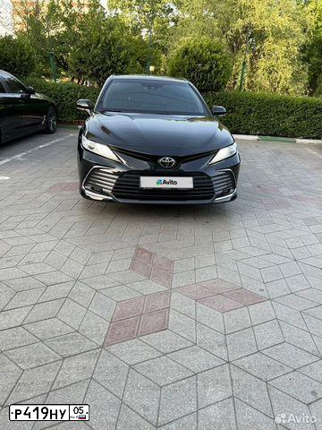 Фото автомобиля TOYOTA CAMRY, 2021 — госномер Р430ТУ797. Цвет: ЧЕРНЫЙ