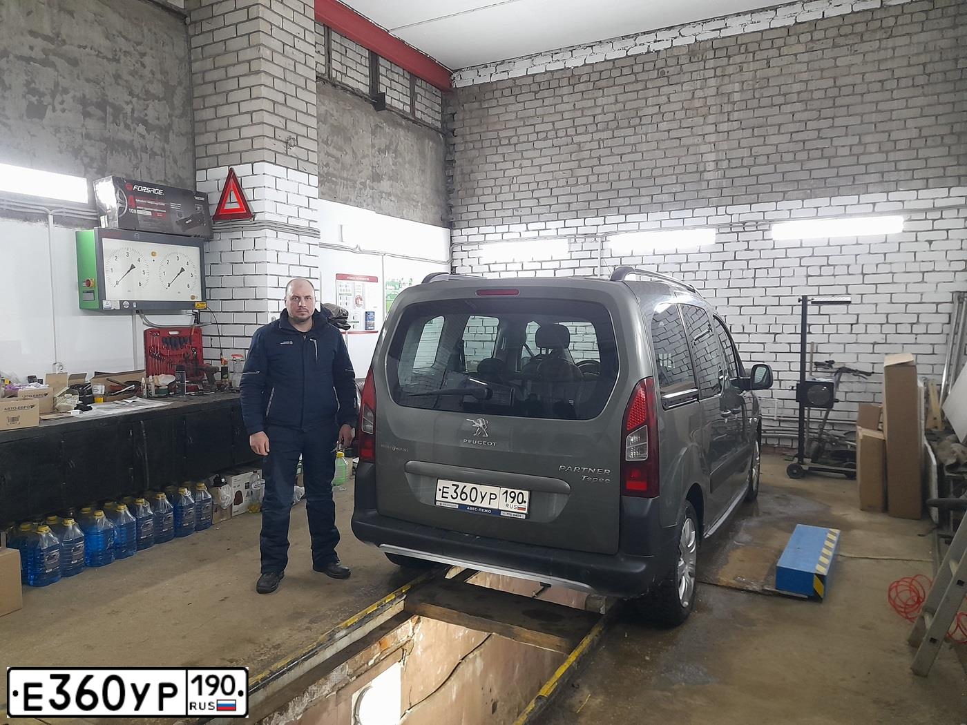 Фото автомобиля PEUGEOT PARTNER, 2012 — госномер М505МВ790. Цвет: СЕРЫЙ