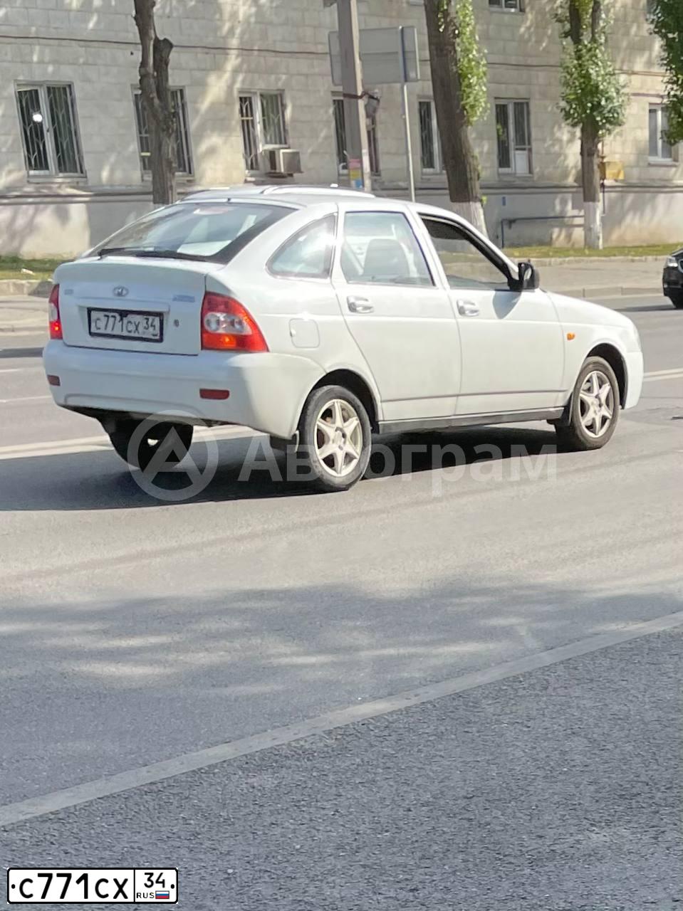 Фото автомобиля LADA 2172 PRIORA, 2012 — госномер С771СХ34. Цвет: Белый