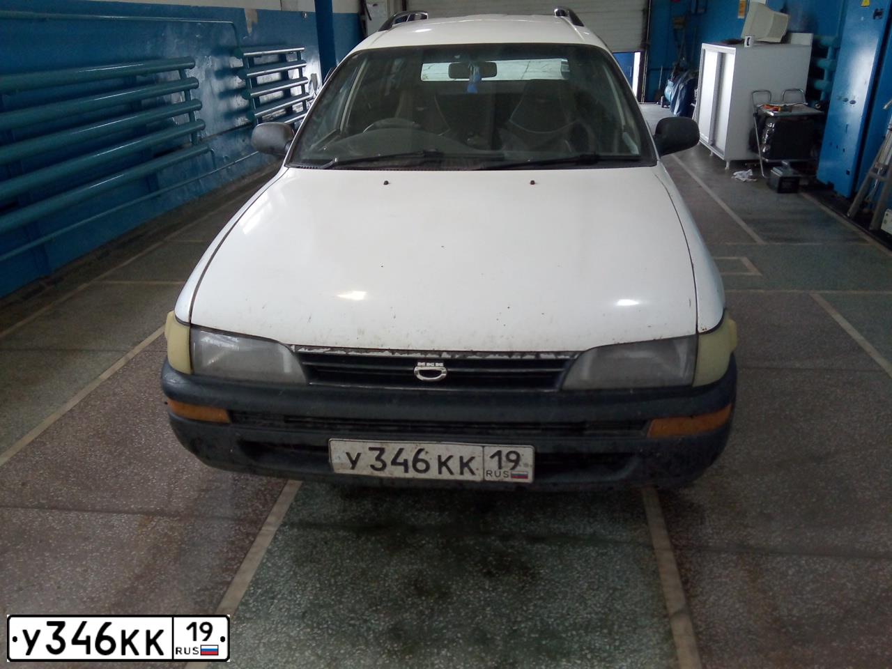 Фото автомобиля TOYOTA COROLLA, 1993 — госномер Е683РН124