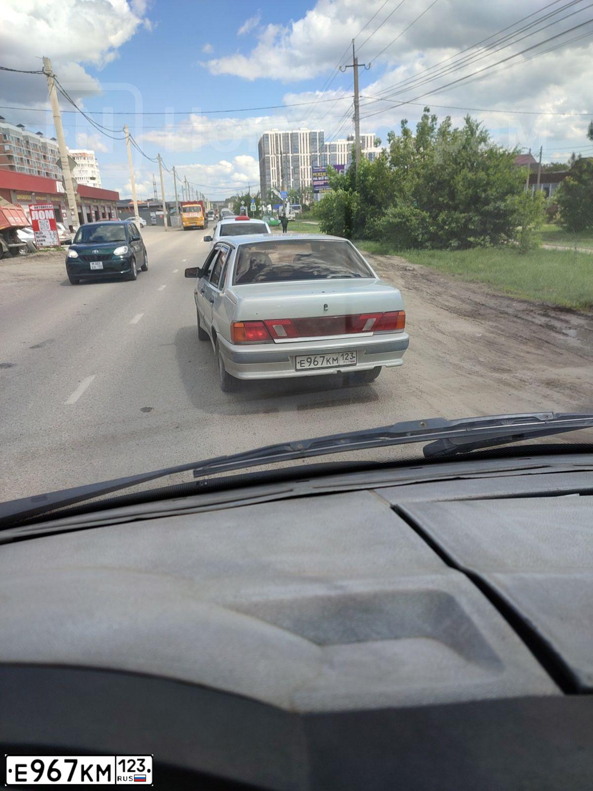 Фото автомобиля LADA 2115 SAMARA, 2004 — госномер Е967КМ123. Цвет: МОЛОЧНО-БЕЛЫЙ СЕРЕБРИСТЫЙ