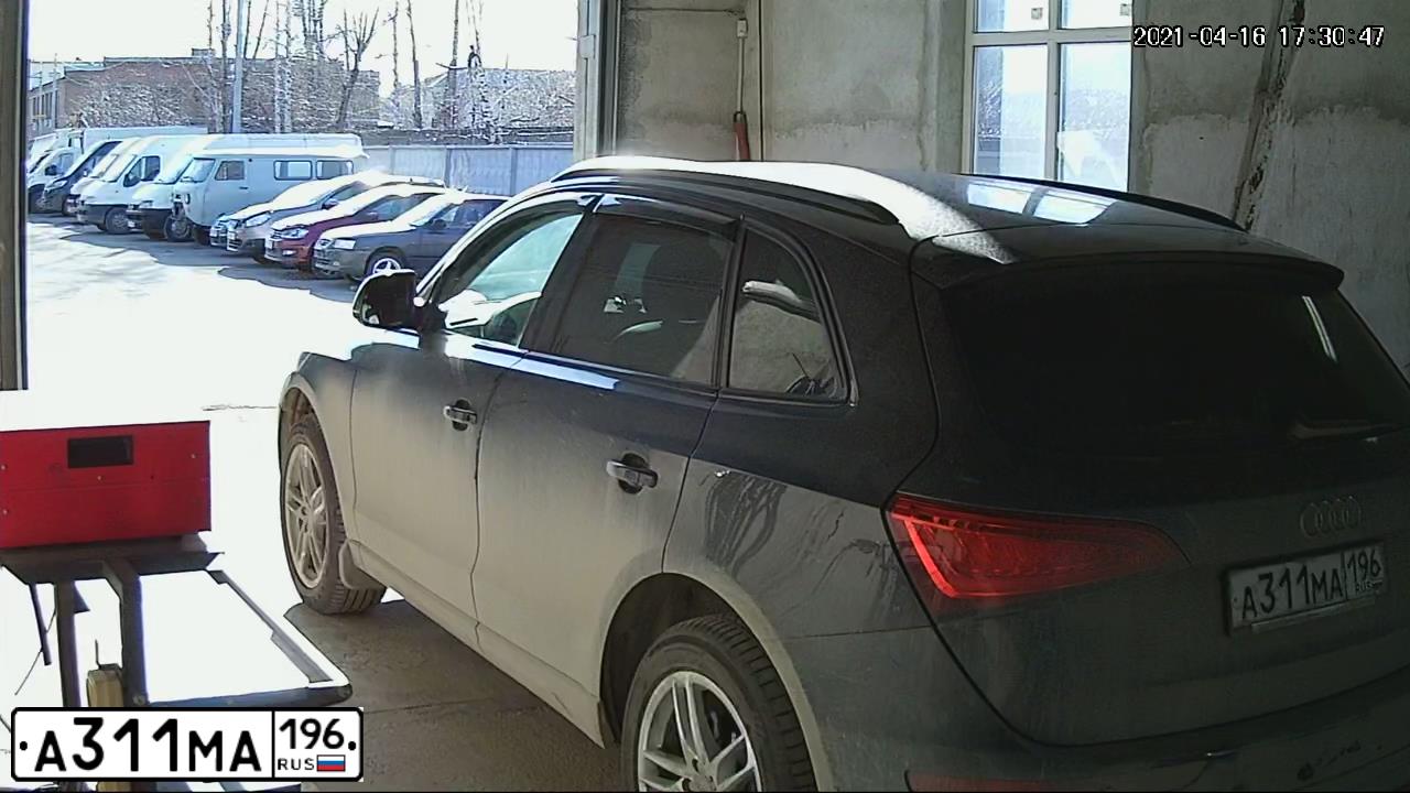 Фото автомобиля AUDI Q5, 2014 — госномер А311МА196. Цвет: ЧЕРНО-СЕРЫЙ
