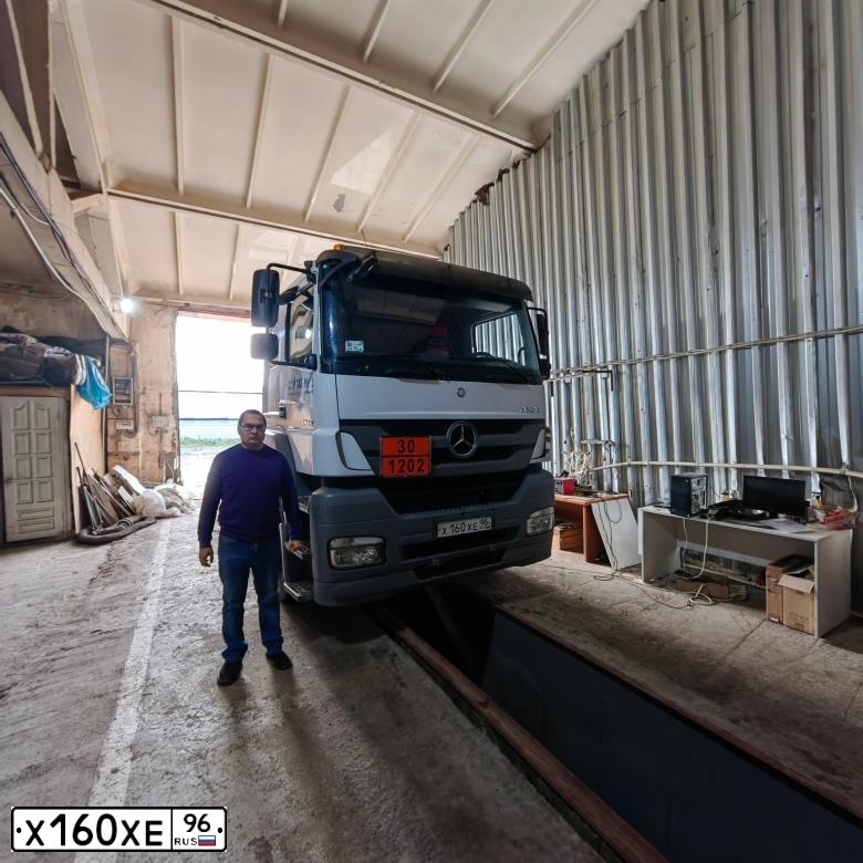 Фото автомобиля MERCEDES AXOR, 2017 — госномер Х160ХЕ96. Цвет: БЕЛЫЙ