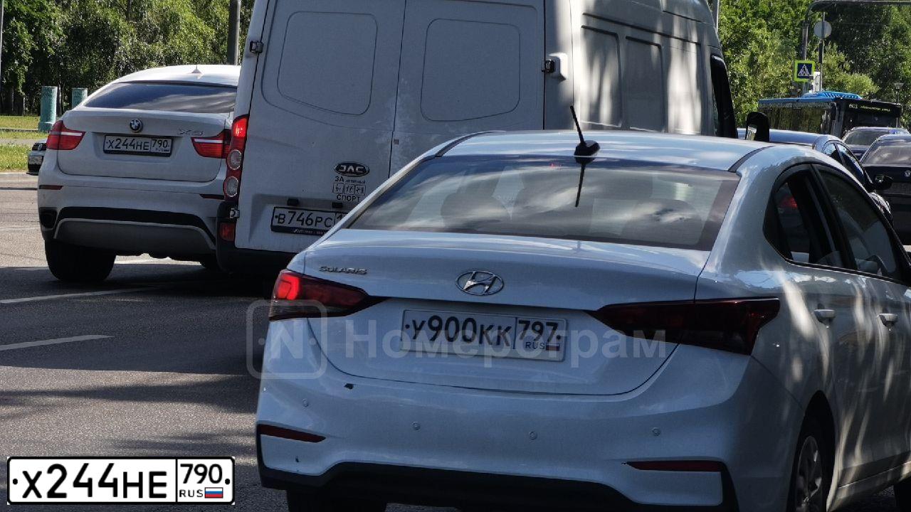 Фото автомобиля BMW X6, 2011 — госномер Х244НЕ790. Цвет: Белый
