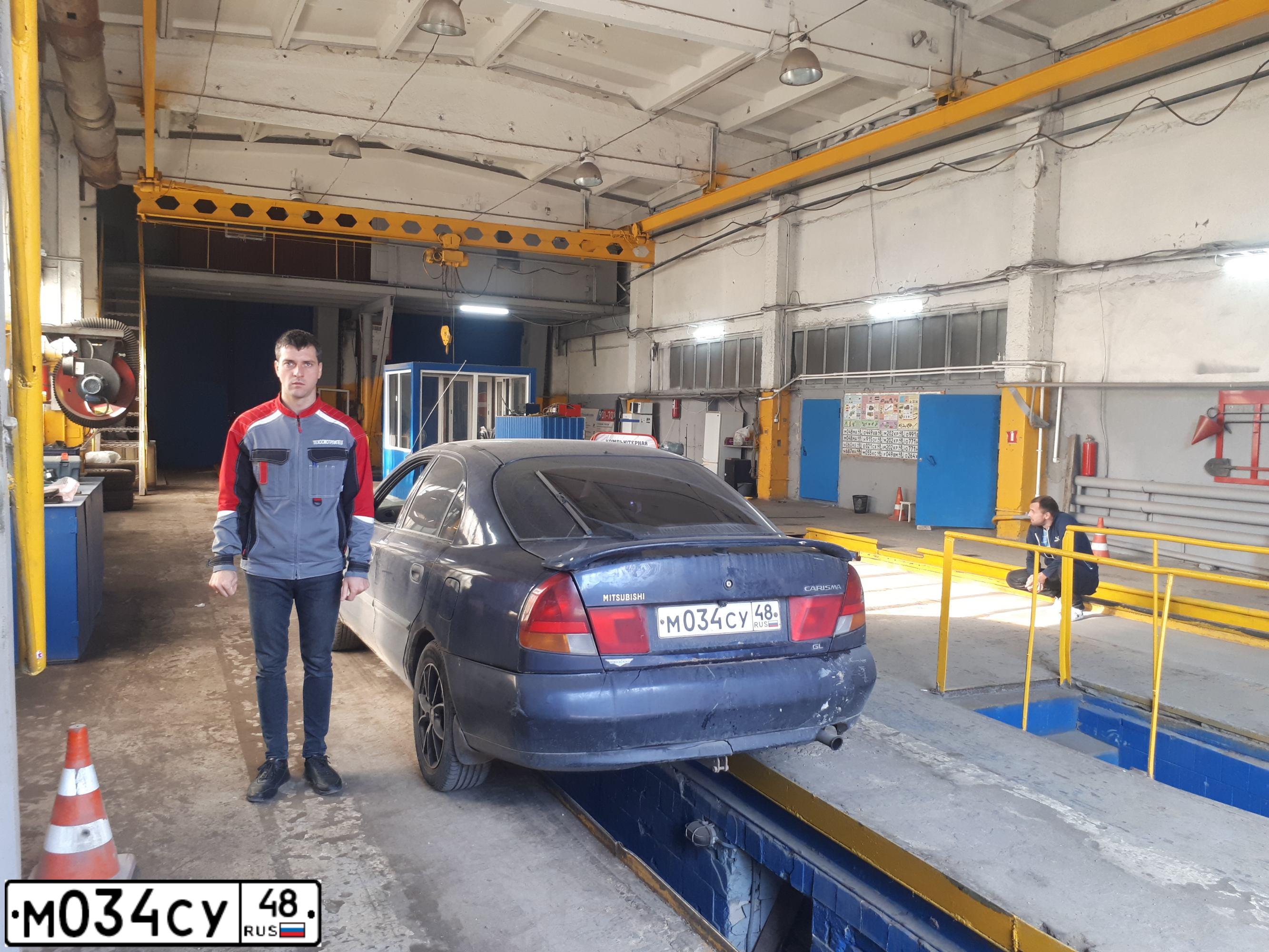 Фото автомобиля MITSUBISHI CARISMA, 1998 — госномер М034СУ48. Цвет: СИНИЙ