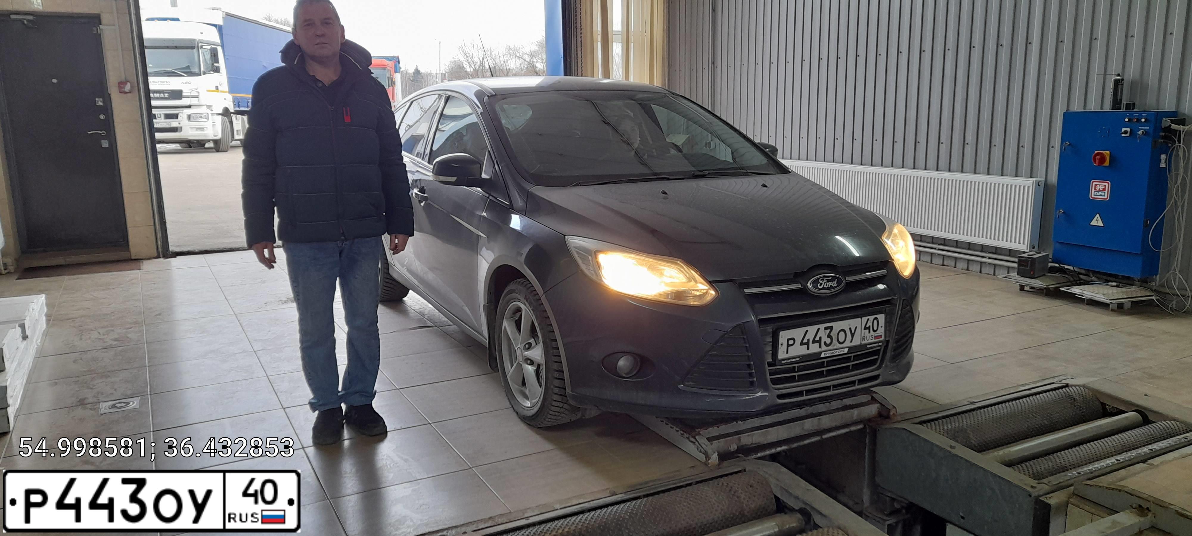 Фото автомобиля FORD FOCUS, 2012 — госномер Р515ЕН40. Цвет: СЕРЫЙ