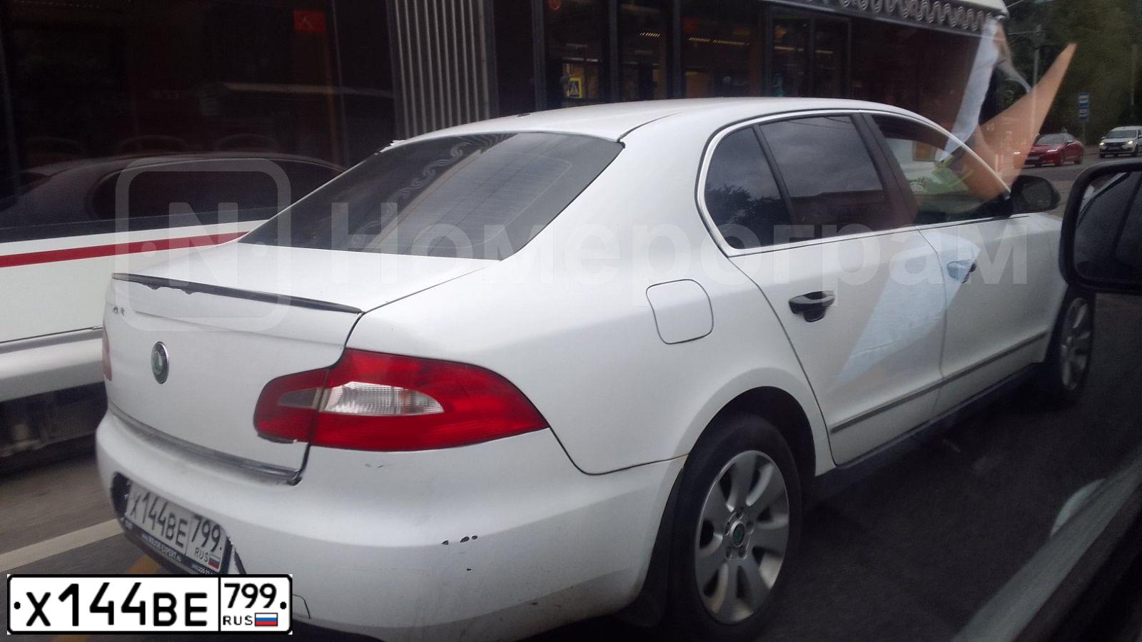 Фото автомобиля SKODA SUPERB, 2013 — госномер Р431ОС180. Цвет: ЧЕРНЫЙ