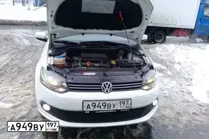 Фото автомобиля VOLKSWAGEN POLO, 2010 — госномер К506НР21. Цвет: Белый