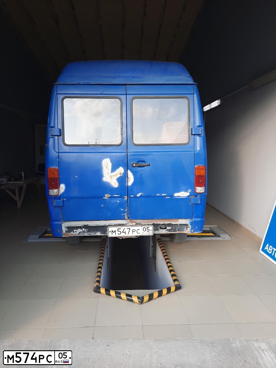 Фото автомобиля MERCEDES SPRINTER, 1990 — госномер У548ЕМ90. Цвет: ТЕМНО-СИНИЙ