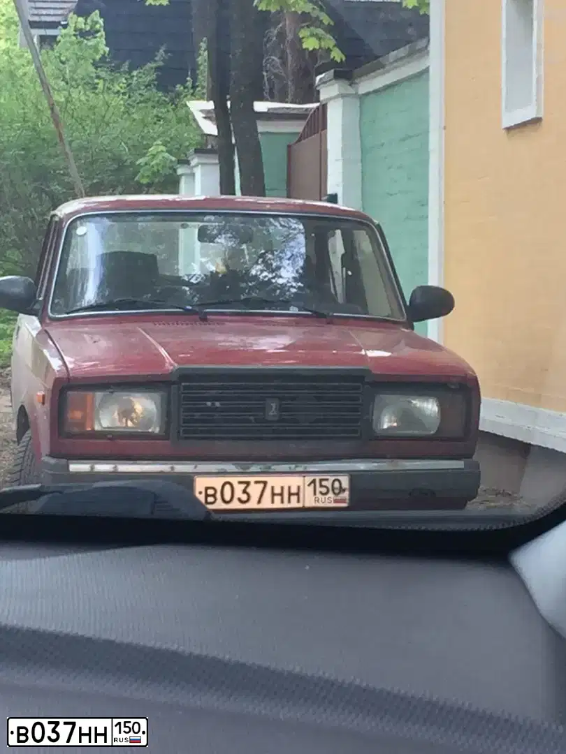 Фото автомобиля LADA 2107, 2007 — госномер В037НН150. Цвет: ВИШНЕВЫЙ
