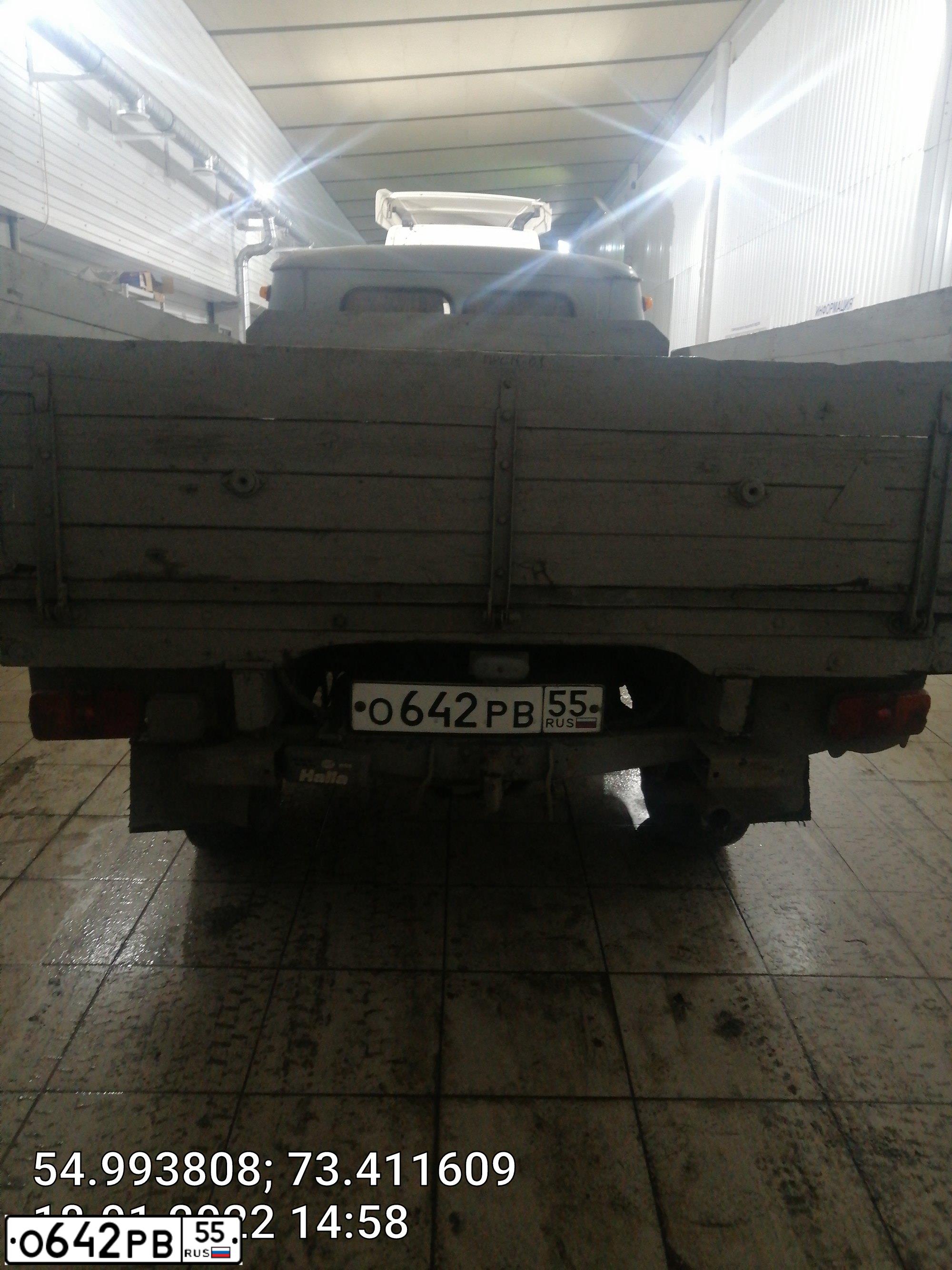 Фото автомобиля UAZ 3303, 1996 — госномер О642РВ55. Цвет: ЗЕЛЕНЫЙ