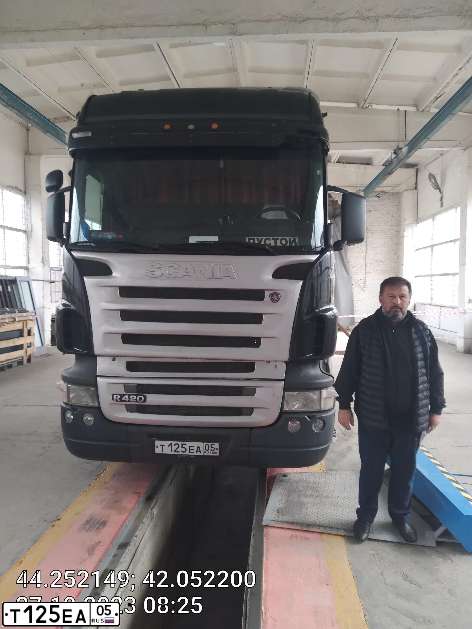 Фото автомобиля SCANIA SERIE R /4X2/, 2012 — госномер Т125ЕА05. Цвет: ЧЕРНЫЙ