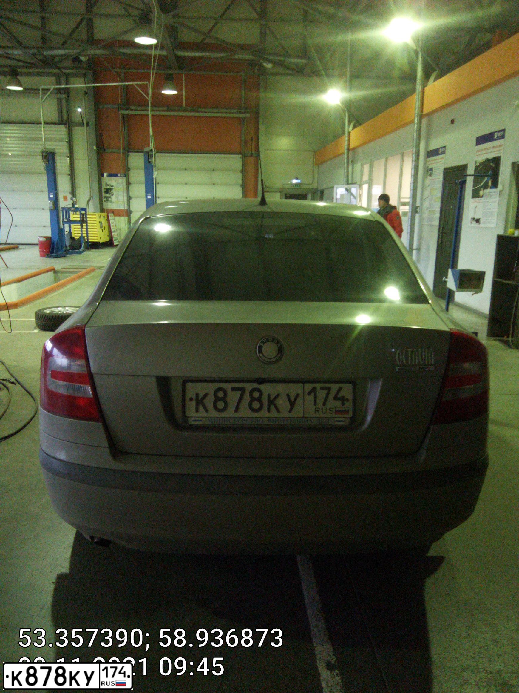 Фото автомобиля SKODA OCTAVIA, 2007 — госномер К878КУ174. Цвет: СЕРЫЙ