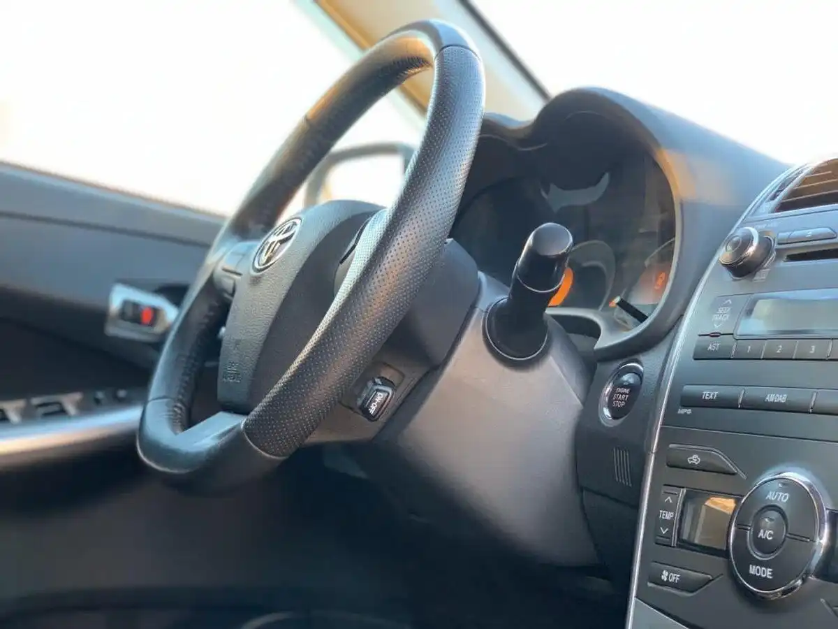 Фото автомобиля TOYOTA COROLLA, 2012 — госномер О129ТС197. Цвет: СЕРЕБРИСТЫЙ