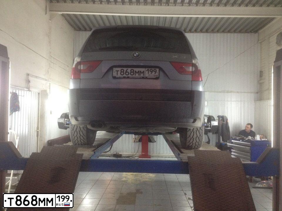 Фото автомобиля BMW X3, 2004 — госномер У503ЕА799. Цвет: СЕРЫЙ