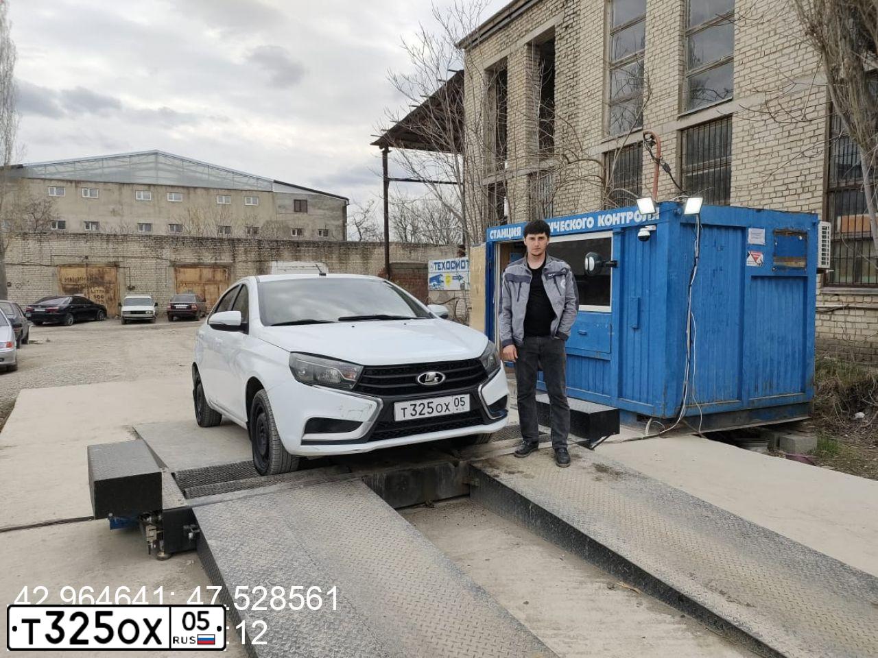 Фото автомобиля LADA VESTA, 2017 — госномер Т325ОХ05. Цвет: Белый