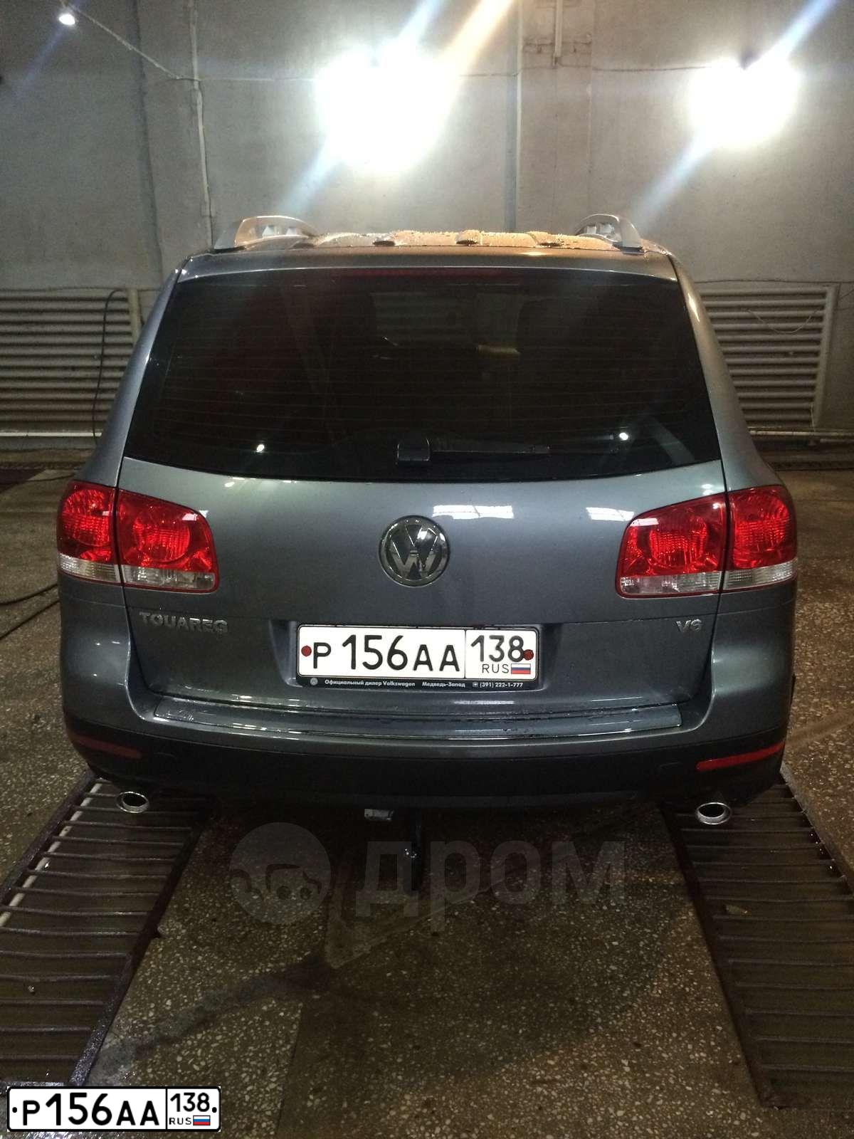 Фото автомобиля VOLKSWAGEN TOUAREG, 2005 — госномер А698ВТ49. Цвет: СЕРЫЙ
