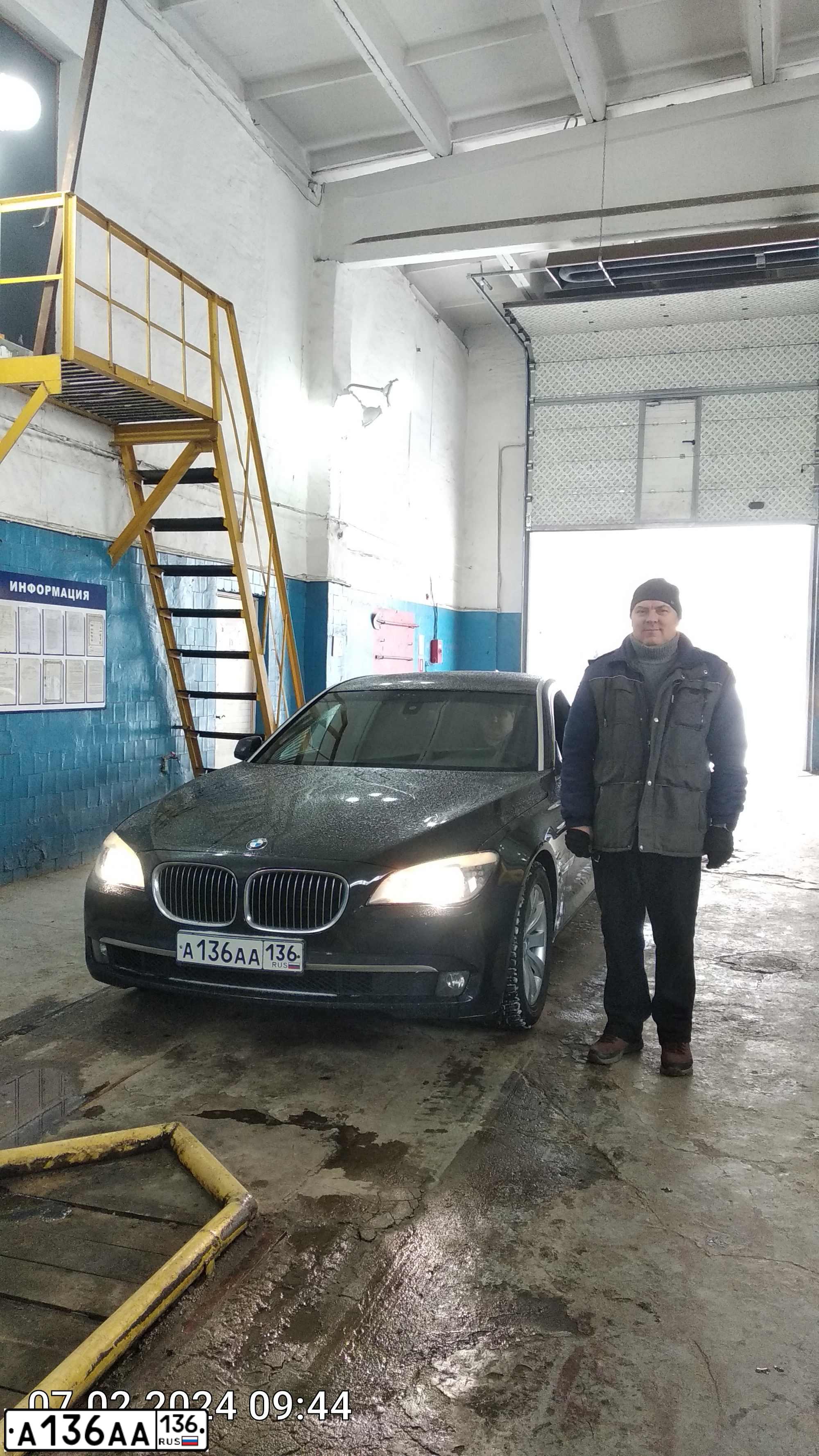 Фото автомобиля BMW SERIE 7, 2011 — госномер А136АА136. Цвет: ЧЕРНЫЙ